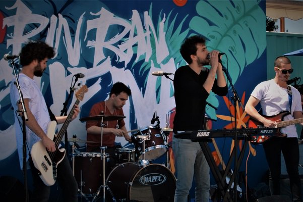<a href="/RinRanMu/">RinRan</a> anuncia las bandas seleccionadas para el #RinRanSuena
<a href="/ElureBand/">Elure</a> <a href="/NewWaysOfficial/">New Ways</a> <a href="/Eve_MrsP/">Eve</a> @Atientas_banda o <a href="/AustinSlack/">Austin Slack</a> entre las clasificadas.
lacultureria.com/las-24-selecci…