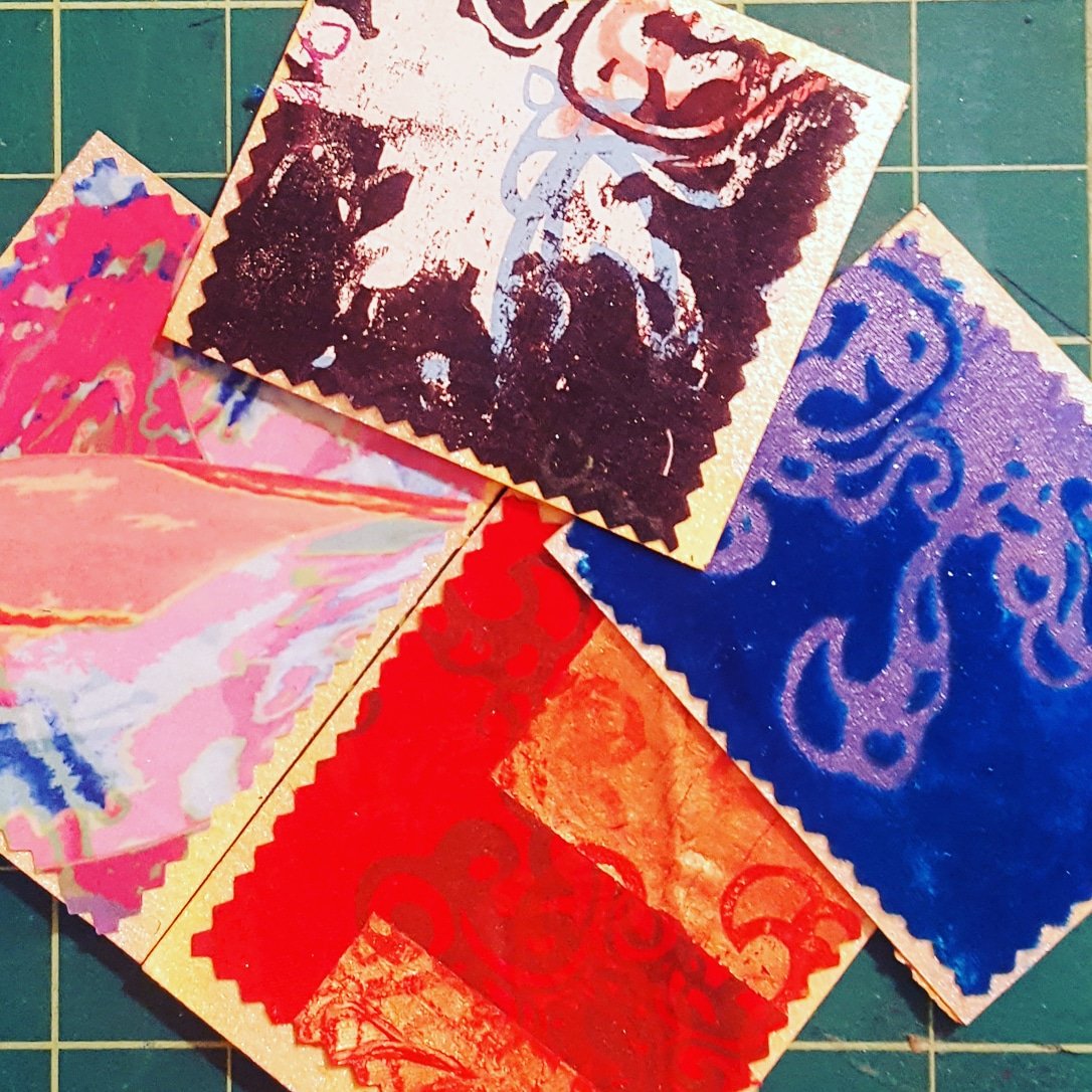 MehrajArts's tweet photo. Taking sooo long to be to get into my #Artisthermitmode today! #silkscreenprinted #textilesart #ThePrintedveil #theplayoflight #Veil #Hijab #Modestdressing #ThePersonasofMehraj #Ghoongat #British #Visuallytactile #embroidery #Art #textilesartist #textiles https://t.co/1Gev2RzWjO