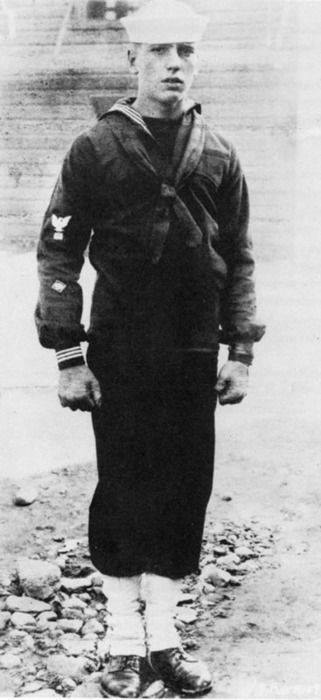 Humphrey Bogart served in the  @USNavy during World War I, and was honorably discharged on June 18, 1919. When he was ruled too old to enlist in World War II, Bogie served in the  @USCG and toured with  @the_USO.
