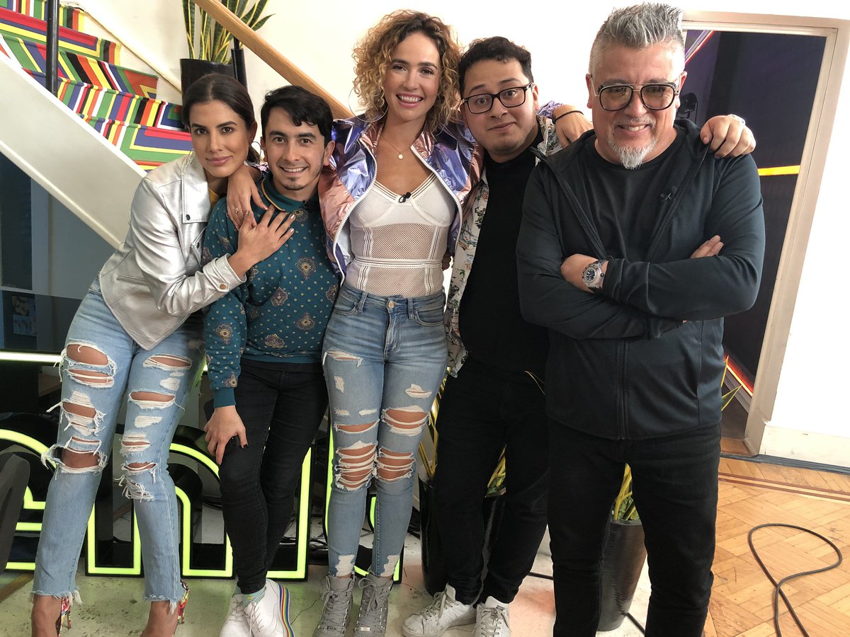 telehit_musica's tweet photo. Echamos buen debraye en #LaCasaTelehit. ¡Checa la repetición a las 11:00pm por #Telehit! 🏡 https://t.co/fdROXpHU1C