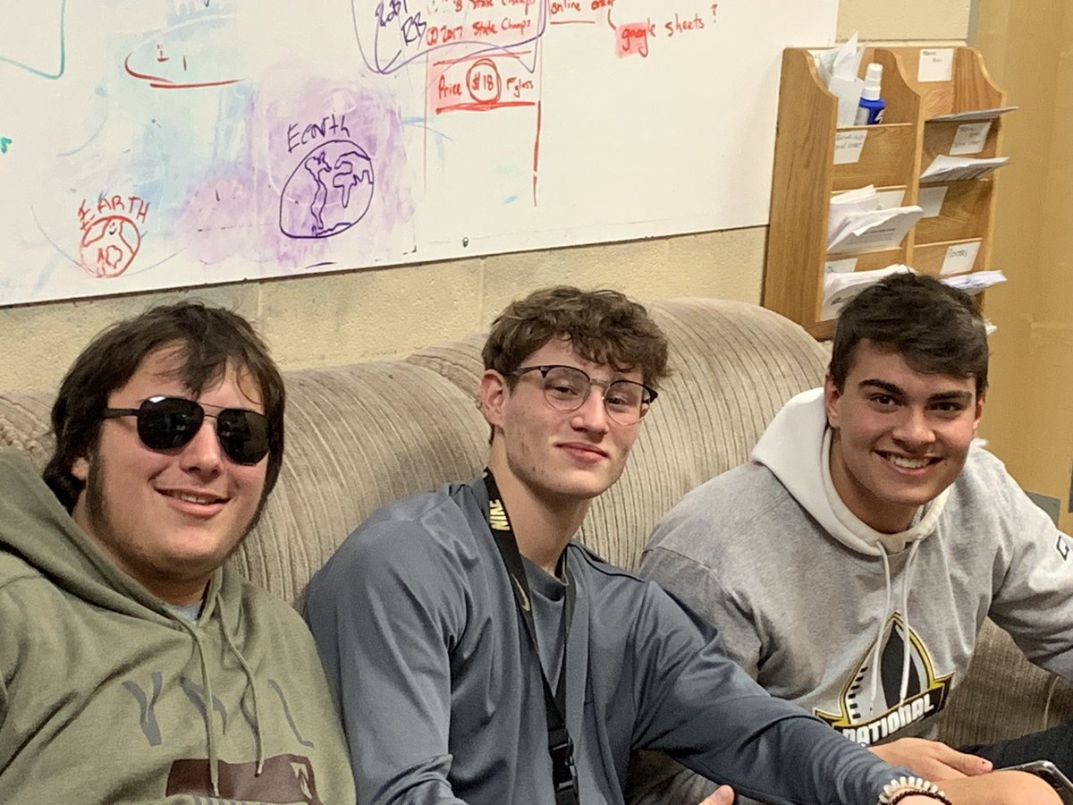 CoachTPulford's tweet photo. Sun Bear @LemkeNate sighting in the @palmerridgefb OFFICE @McAllisterQb15 #PTR #BROTHERHOOD @SeaboltBilly #BILLYDONTLOSEMYNUMBER https://t.co/nqoOGdXhZT