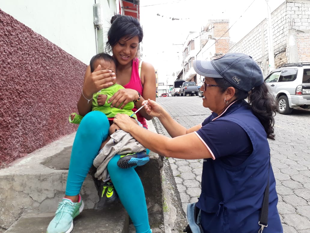 SaludImbabura's tweet photo. #EtapaInvernalEc | El Distrito de Salud 10D01, realiza captación a grupos prioritarios. Las vacunas contra la #Influenza hacen que los anticuerpos se desarrollen, aproximadamente, dos semanas después de la vacunación. Estos anticuerpos brindan protección contra la infección. https://t.co/kBFc7yEA5o