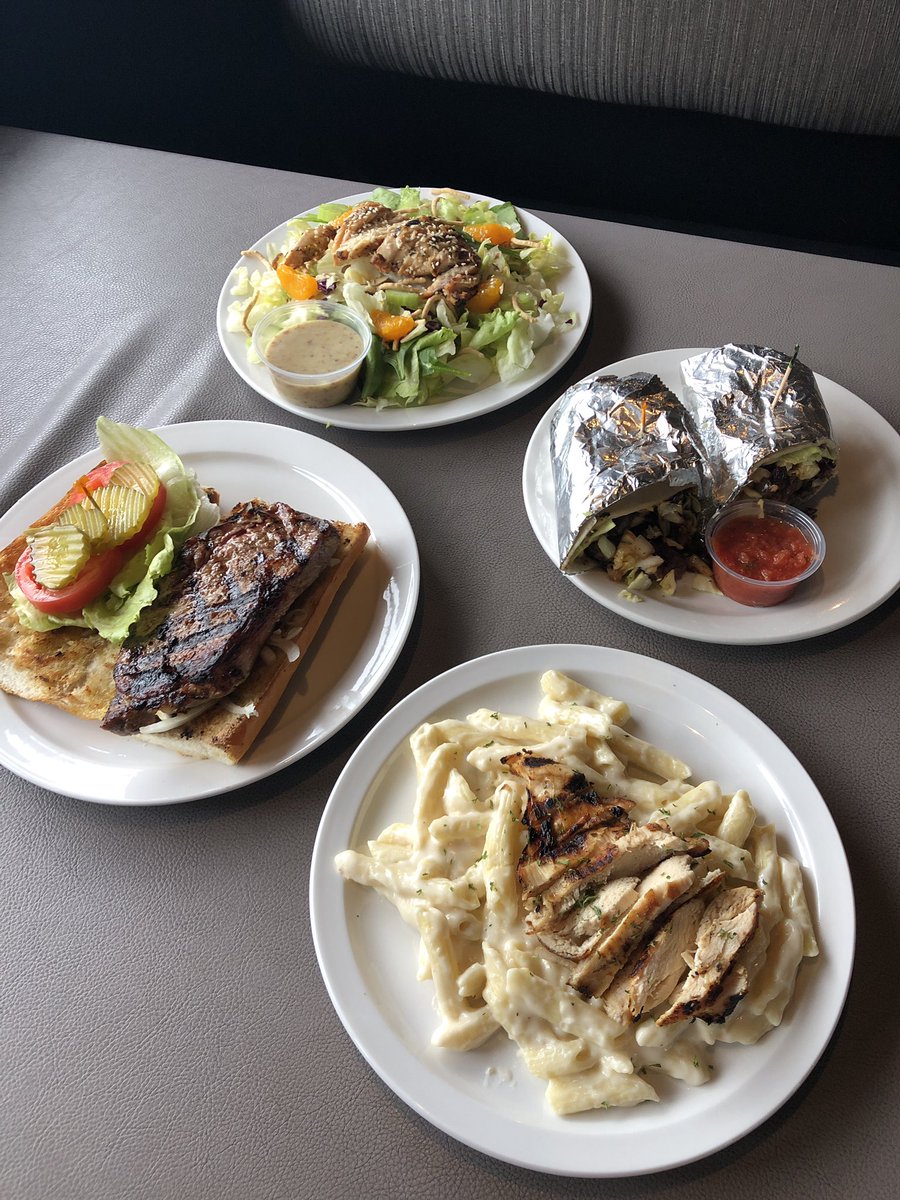 LincolnCtrShops's tweet photo. Photographing some food with @joseph_magnelli today! Second stop is at Payter’s! https://t.co/URLD4bhn1Y