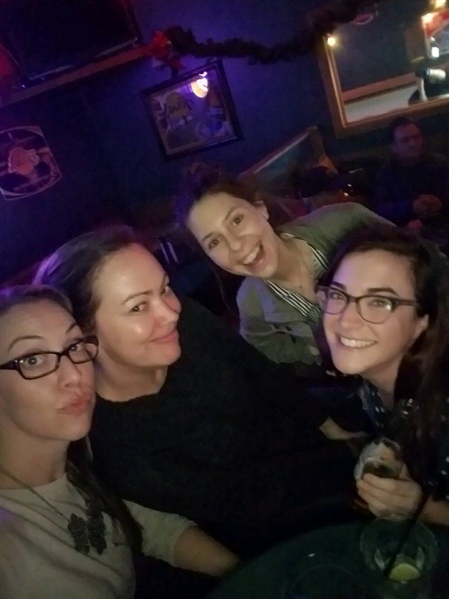NewJessicaDay's tweet photo. When your BF surprises you for your 29th birthday by convincing your friends & family to go to your favorite local dive bar 🥳
Bonus: two drunks got kicked out, so it was a free show too 👍 #JRBs #feelingloved https://t.co/2ZHavNuQcr