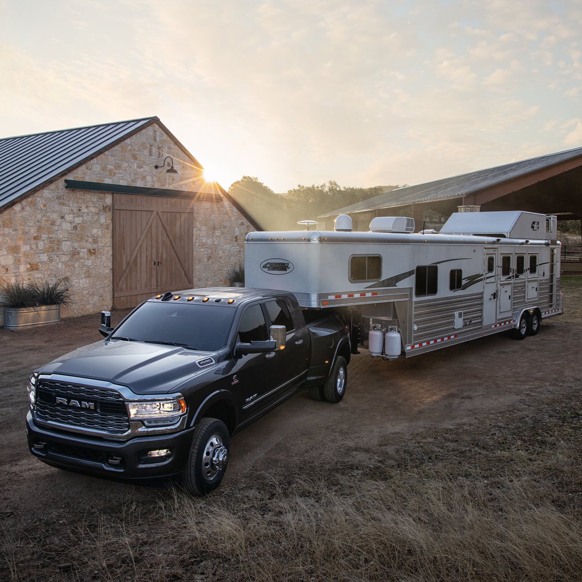 StellantisFleet's tweet image. You’ve never seen Heavy Duty like this.

The 2019 Ram 2500 &amp;amp; 3500 bring unprecedented style, technology and luxury to heavy duty trucks. #NAIAS2019 #RamHD