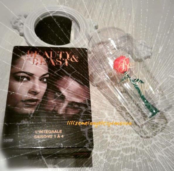 NathBAC's tweet photo. Merci beaucoup @universalseries pour ce coffret des 4 saisons de la #série #beautyandthebeast ����🌹 avec #kristinkreuk #jayryan .
#série #fantastique #policier #universalseries #enfamille #DVD #passion #blog #lifestyle #produitoffert #behappy #sourire #smile https://t.co/dlolq2Ajm6