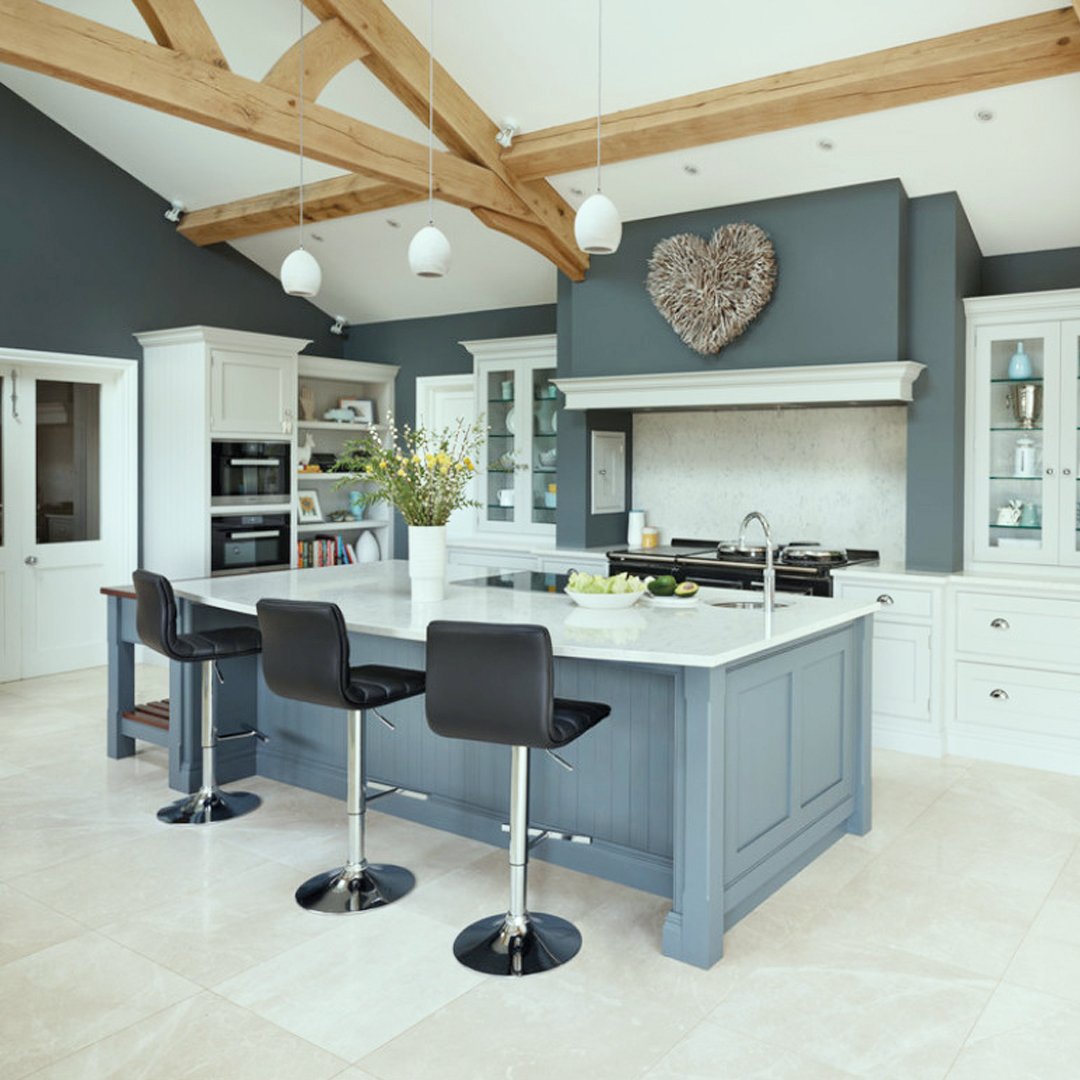 WorktopsExpress's tweet photo. looking for #quartz worktops for your new #kitchendesign ... we will find you the best prices in the UK from the best manufacturers of @Silestone by @CosentinoUK see this beautiful design here https://t.co/8BV3ajgZE7  📸 &amp; here https://t.co/hcfBWod964 😃 https://t.co/gkUCf89Pzn