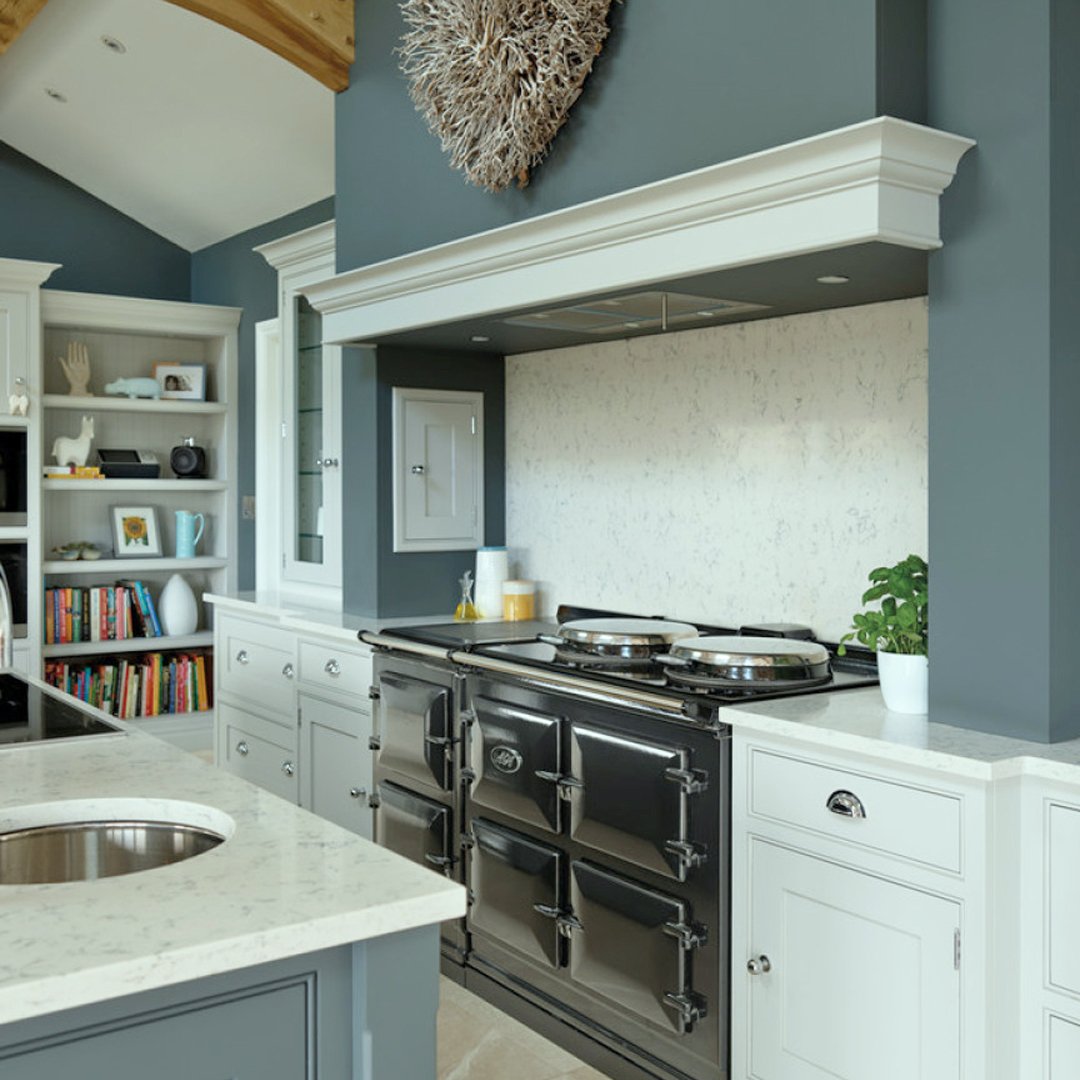 WorktopsExpress's tweet photo. looking for #quartz worktops for your new #kitchendesign ... we will find you the best prices in the UK from the best manufacturers of @Silestone by @CosentinoUK see this beautiful design here https://t.co/8BV3ajgZE7  📸 &amp; here https://t.co/hcfBWod964 😃 https://t.co/gkUCf89Pzn