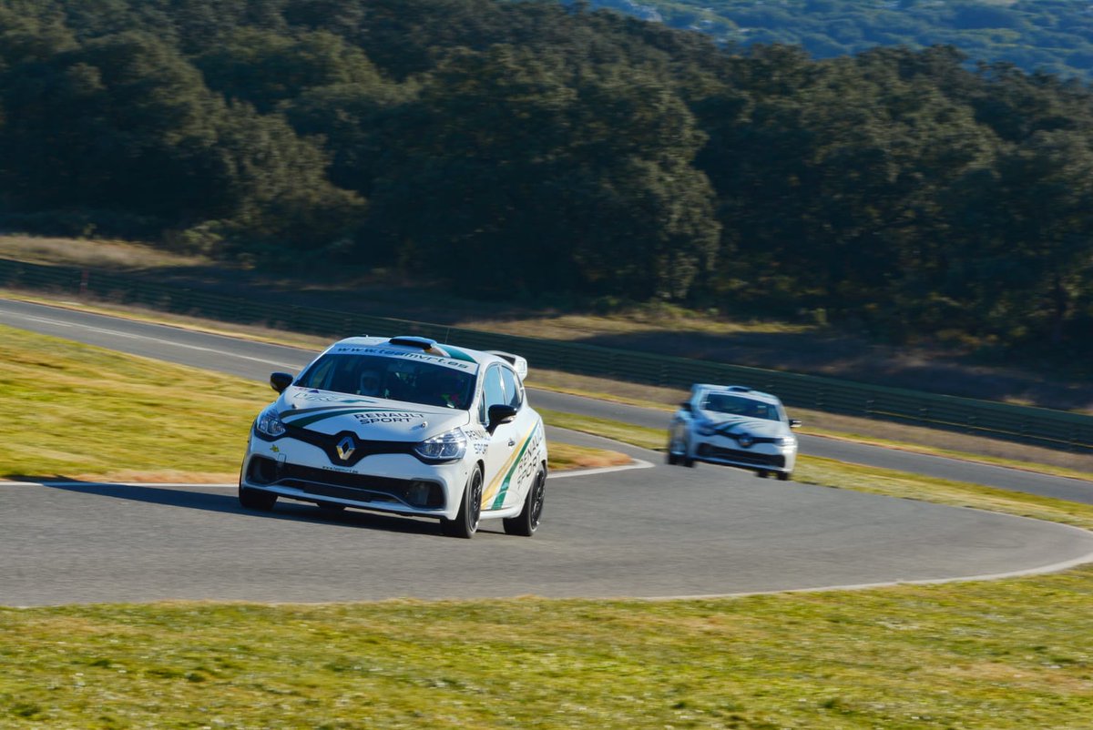 Asi de bien lo pasamos este fin de semana en @ascarinet con unas instalaciones de 10, de la mano de @PrensaRENAULT que brinda a los clientes de @RenaultSport un día único! <a href="/AUTOhebdoSPORT/">AUTOhebdoSPORT</a> @Megane_RSOrange <a href="/ClioSportdotnet/">ClioSport.Net</a>