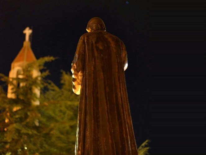 اللهم، يا من منحت مار شربل نعمة الإيمان، أتوسّل إليك، ياستحقاقاته وشفاعته، أن تمنحني نعمة الإيمان. فأعيش بحسب وصاياك وإنجيلك. لك المجد إلى الأبد. آمين.
أبانا والسام والمجد مرّة.