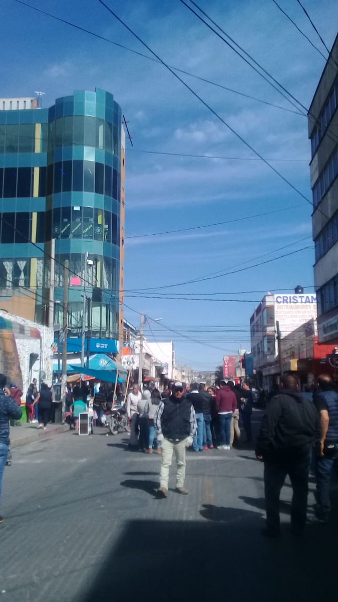 valkiriaonline's tweet photo. #Vecinos de la calle Josefa O. De Domínguez protestan por la instalación de #Mas puestos ambulantes  en este momento aún #no llega @marceladeteresa @CiudadDe1a para imponer el orden en San Martín #Texmelucan  #FomentoEconomico #SinCapacidad  para controlar el comercio. https://t.co/h2coMCuGjW