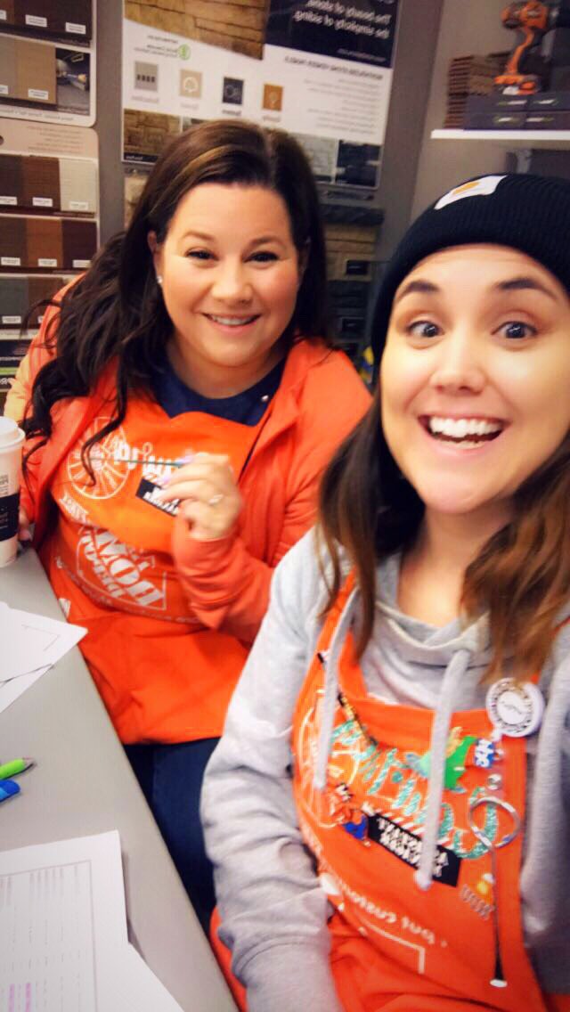 courki88's tweet photo. Our fearless leader is back!  Fresh from the ATL!!  😁😁@LauraDenges https://t.co/lt28KJZwok