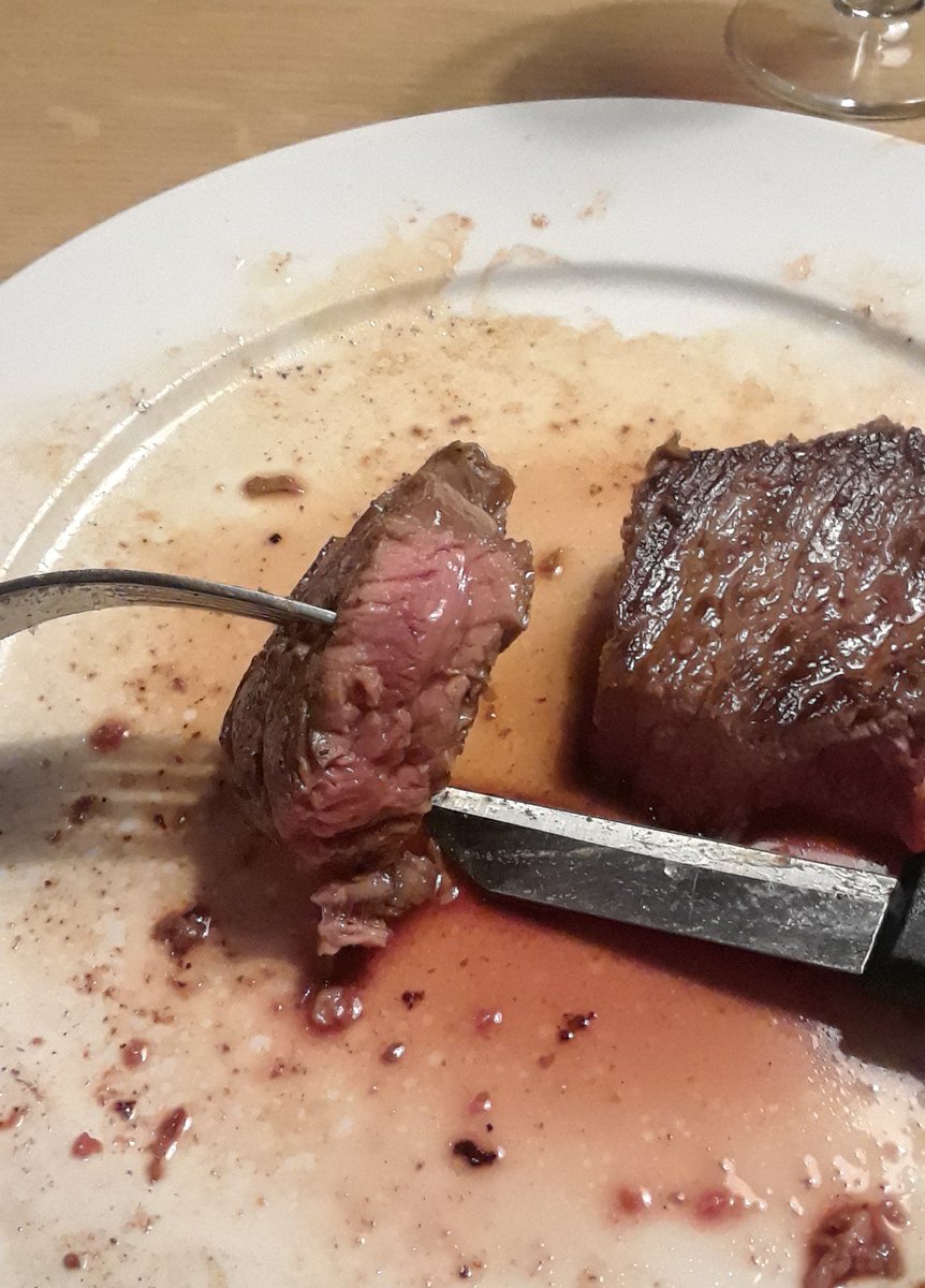 FloridiaNick's tweet photo. So...53 YO, 5'11", 163 lb, 10.8% body fat...without training at all recently (logistics, hurt shoulder), I can easily put away 1.8% of my body weight (it's more or less my target) in beef a day.
#IntermittentFEasting #MeatHeals #PlantsKill
@SBakerMD @mangan150 @GeorgiaEdeMD https://t.co/GVjfxA1ewi