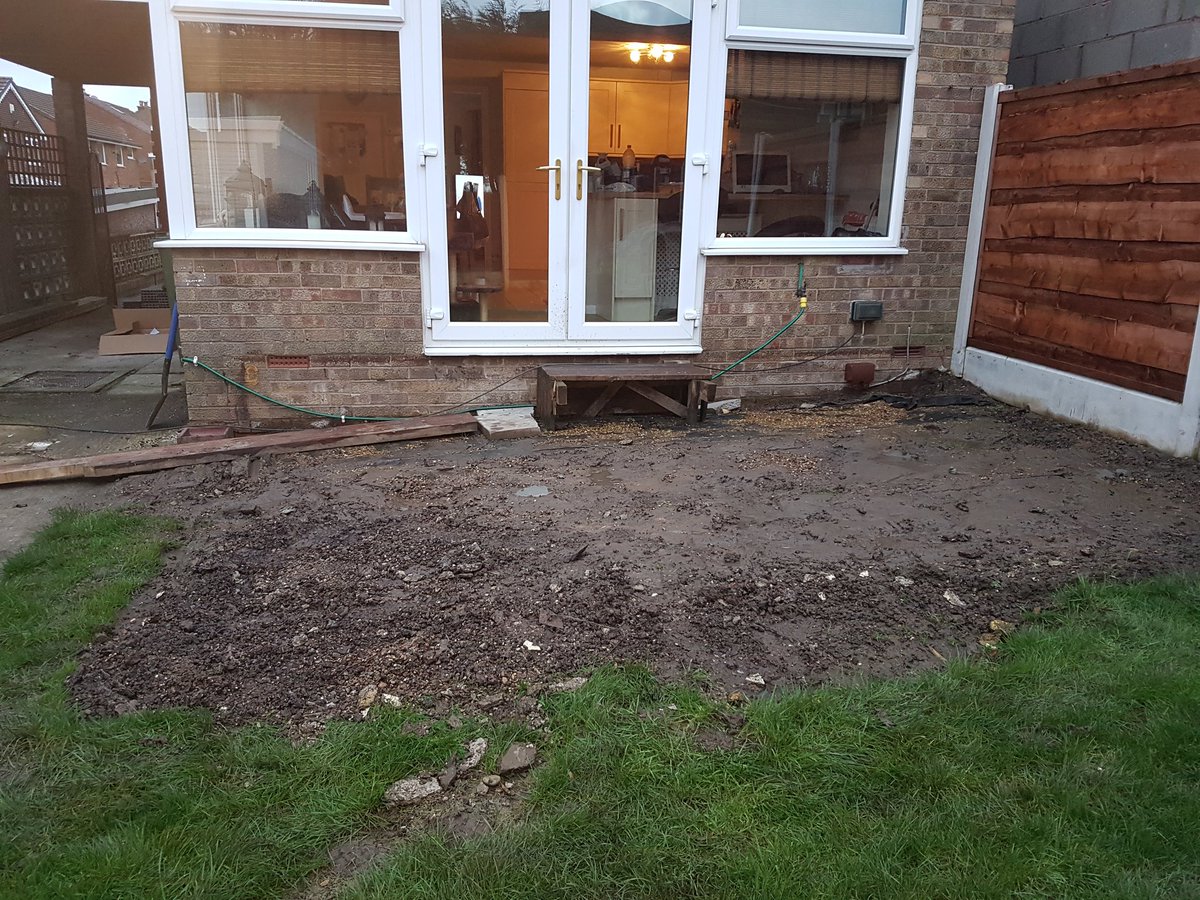 AdsDecking's tweet photo. Day 1
#Dukinfield #tamesideRT 
Framework in place ready for the composite decking 👌👌

Proud sponsor of @CurzonLFC 
Proud curry eater of @CravingCurries 😁 https://t.co/BAWkzBYRve