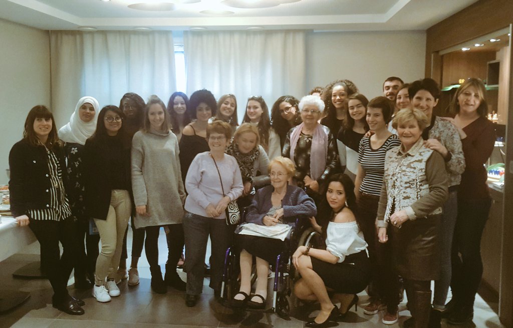 1er de 3 jours d'ateliers <a href="/LabSenioriales/">LAB Senioriales</a> avec les #étudiants #ergonomes de l' <a href="/u_psud/">Université Paris-Sud</a> à la résidence <a href="/SenSaintMande/">les Jardins d'Arcadie de Saint-Mandé</a> 👍. Entretiens avec les #seniors, partenaires, collaborateurs <a href="/senioriales/">Senioriales</a>. Riches échanges #intergénérationnels qui permettent de contribuer à leur formation.🙌