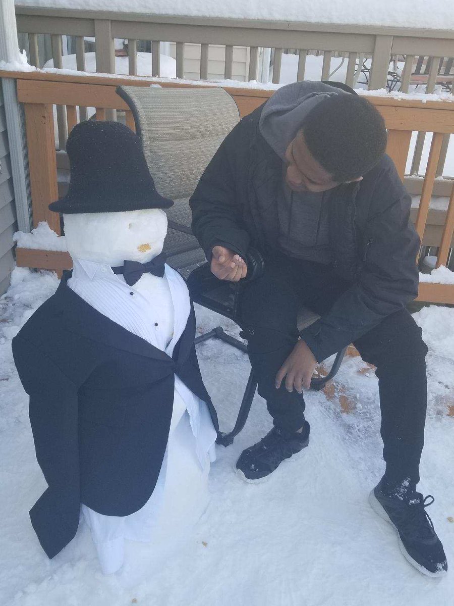 Bis_Mek's tweet photo. Out here with my boy Abraham Lincoln. Had a little chat #snowman19 @MrsFeilen https://t.co/X2Y54gzTpi