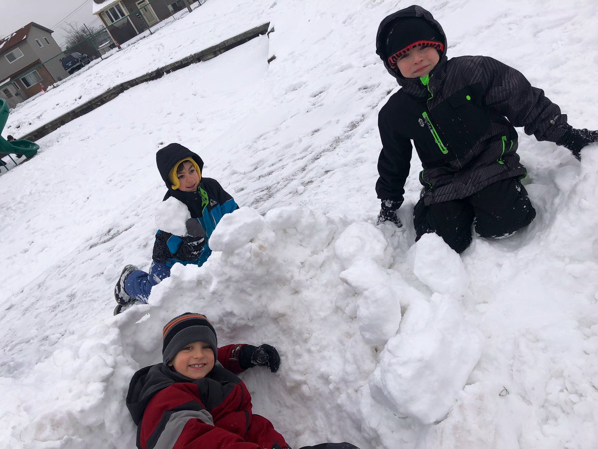 There’s ❄️snow❄️ place like Murphy school! Having a blast at outdoor recess! Creative, unstructured play is so good for their brains. We came inside cold, wet and HAPPY! #lovemySs #kidsbeingkids