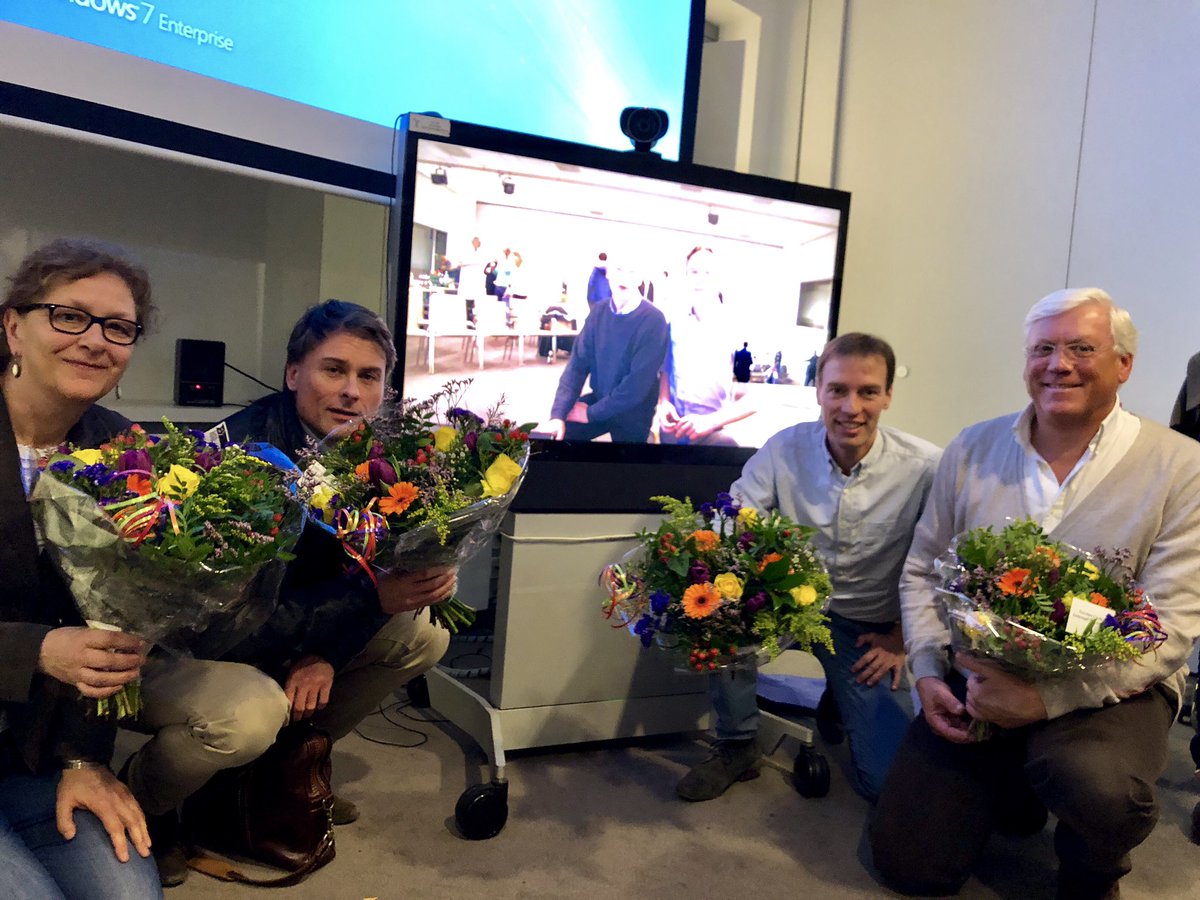 ivanstijn's tweet photo. Trots op onze toppers met @STZziekenhuizen erkenning. Helaas Paul Bresser en @Derekvandeursen niet zichtbaar op de foto. Gefeliciteerd @olvg ers! https://t.co/2rJdHqeSYw