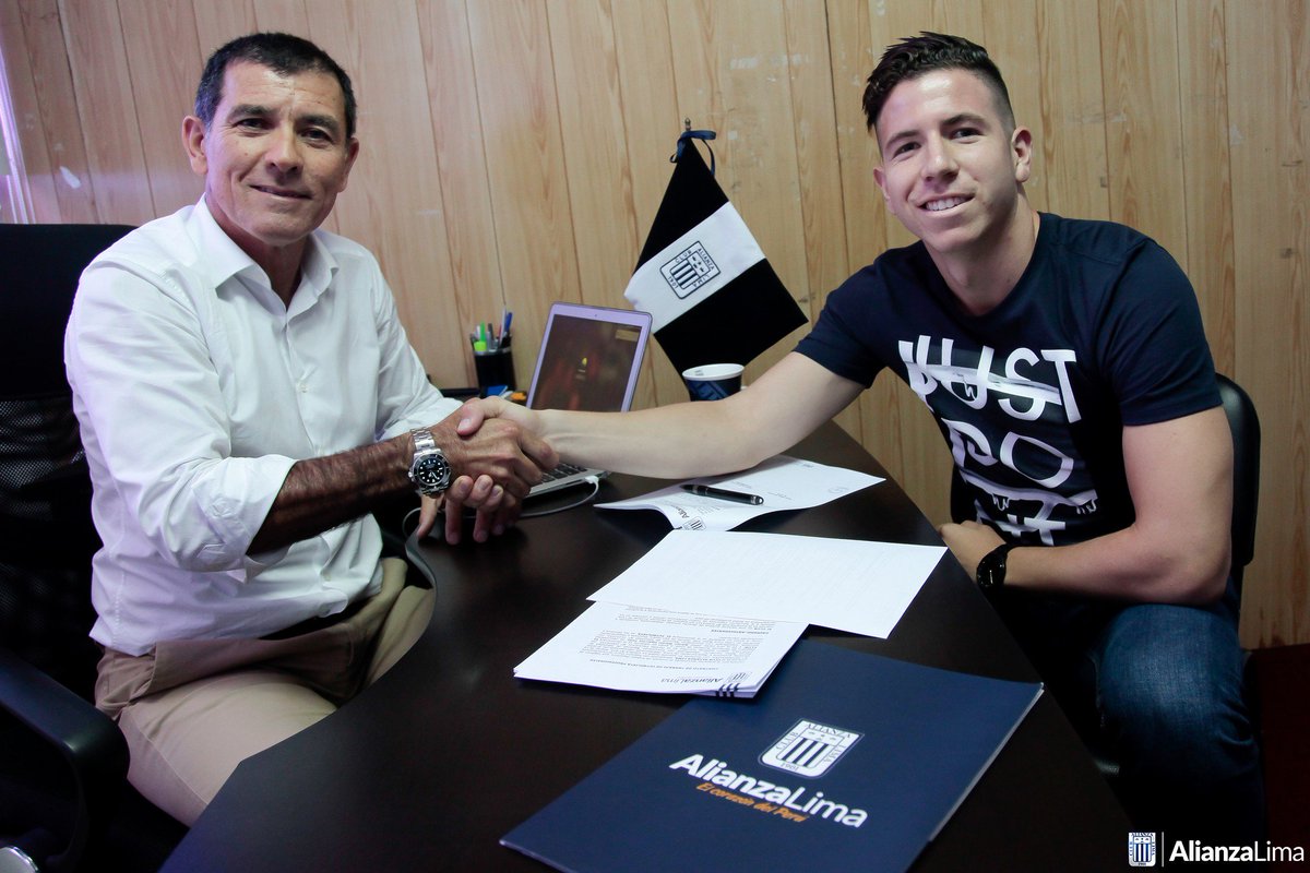 ClubALoficial's tweet photo. ¡YA ES BLANQUIAZUL! 🎉

Adrián Ugarriza, delantero de 22 años vestirá la blanquiazul por una temporada. ¡Bienvenido! 

#ArribaAlianza
#CorazónUgarriza https://t.co/RX5gVaVvGy