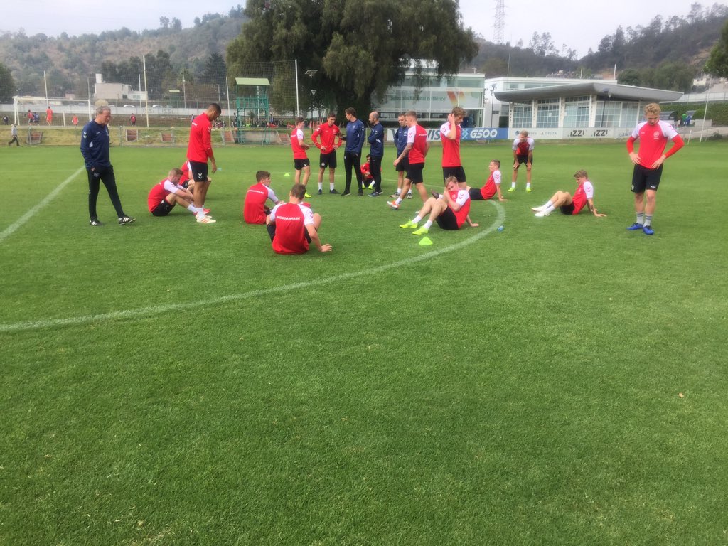 Det er ikke kun fodbold vi spiller. Vi er jo i en opstartsfase, så der er også en del ekstra løb. I dag 40-20 løb. Og tracking-systemet fortæller, at pulsen hurtigt kommer op i den tynde luft.