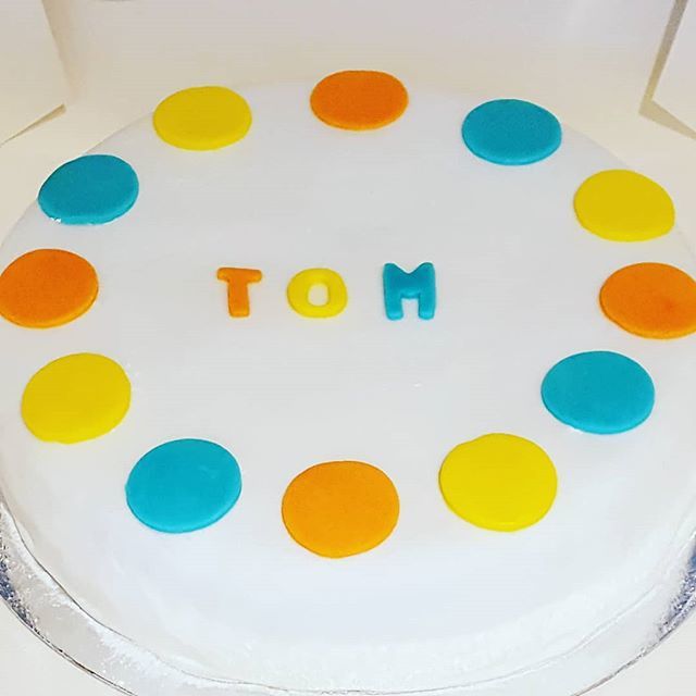 FlosKitchenuk's tweet photo. Custom birthday cake 🎂
https://t.co/I9v4zujQVg 
#vegan #cake #pretty #colours #birthdaycake #customcake #veganuk #veggie #bakes #yummy #food #northamptonbased #northamptonshire #shoplocal https://t.co/34kxmiJHWD https://t.co/0tEtB48nh2