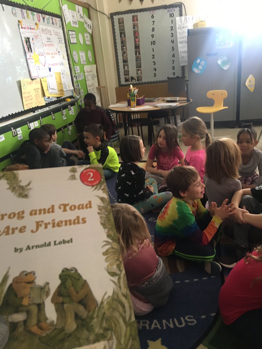 1Kclassroom's tweet photo. We are discussing connections to the text with our dear friends, Frog &amp; Toad 🐸 #beyondthetext #readaloud https://t.co/ZiqCb2zUPp