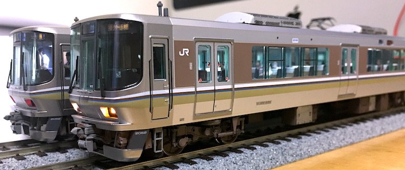 昨日は朝からTOMIX HO 223系2000番台の車体番号、表記添付の工作。車体