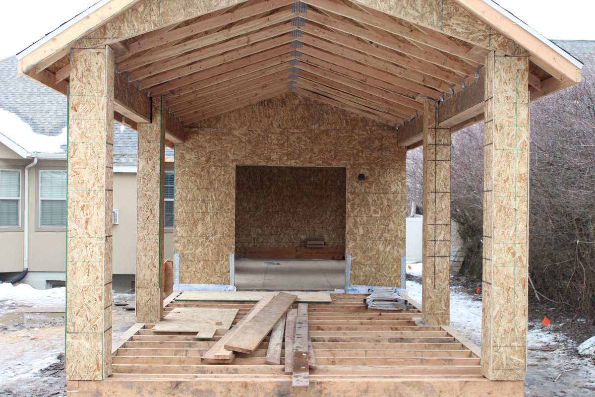 ToppConstructi2's tweet photo. More work is done on the Millcreek cul-de-sac, the roof is on the add-on and the walls are going up. Thanks for all the hard work team. #hgtv #utah #saltlakecity #murray #toppconstruction #remodelaholic #apartmentsuites #construction #Remodel #bestcontractor #kitchenremodel https://t.co/61eyzRApQW