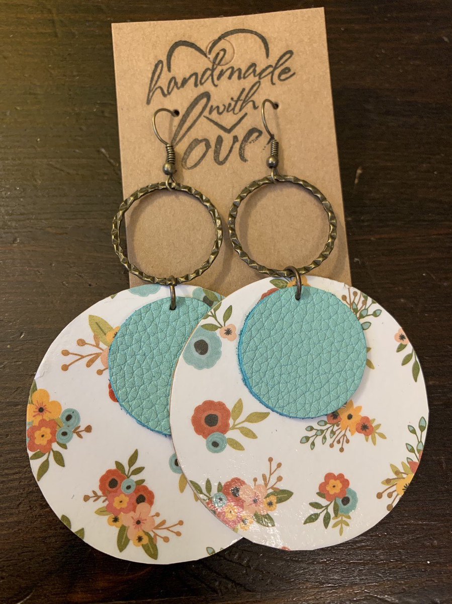 Added new items to my #etsy shop:  #earrings #tealearrings #lightweightearrings #leatherearrings #upcycledjewelry  etsy.me/2FuKnxZ