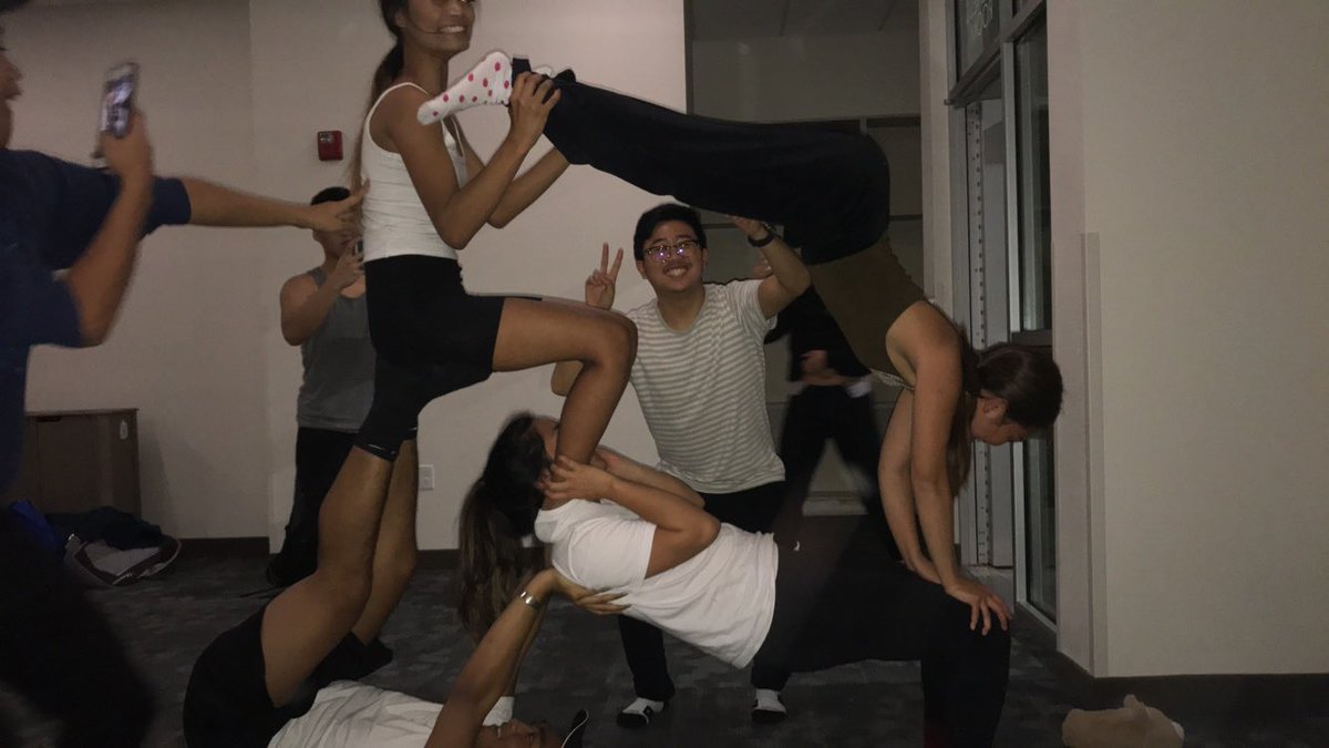 pshhgurlplease's tweet photo. who let us discover the yoga room... https://t.co/sMnO8iJApn