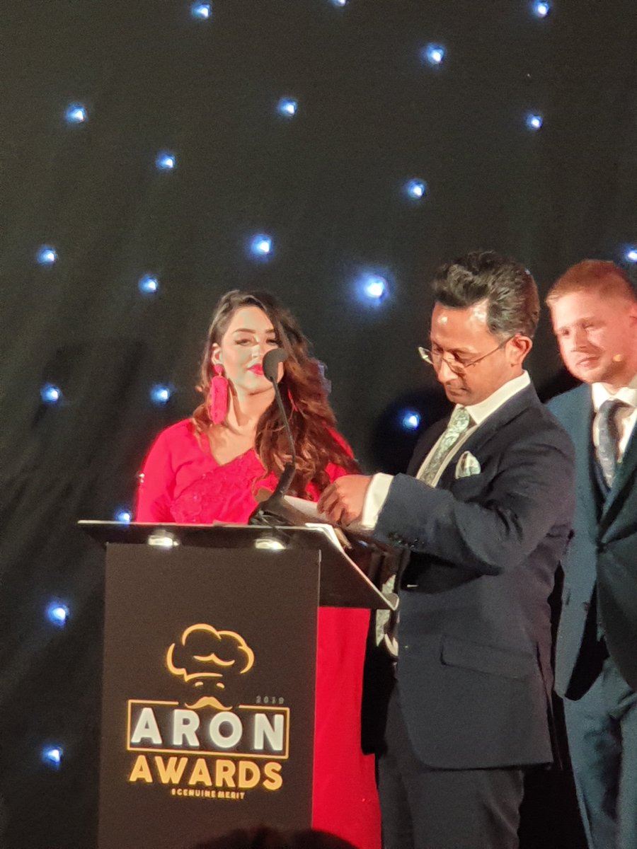 PlanetARON's tweet photo. Female Rising Star being presented by @Munayam @RajaMonkeyCafe
#genuinemerit #asiantechstyle #ARONAwards19 https://t.co/pQRfGDdJGD