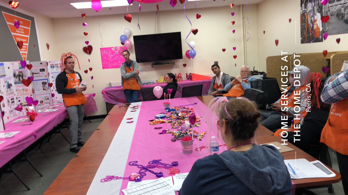 AguilarNathya's tweet image. Great start #ServiceAwarenessWeek @perrisHD68751 #2019 our very own @Airel48950048 teaching our first round of associates #fallinlovewithservices @raineysavage @LisaFerence @PS_RSM @JabarrBean