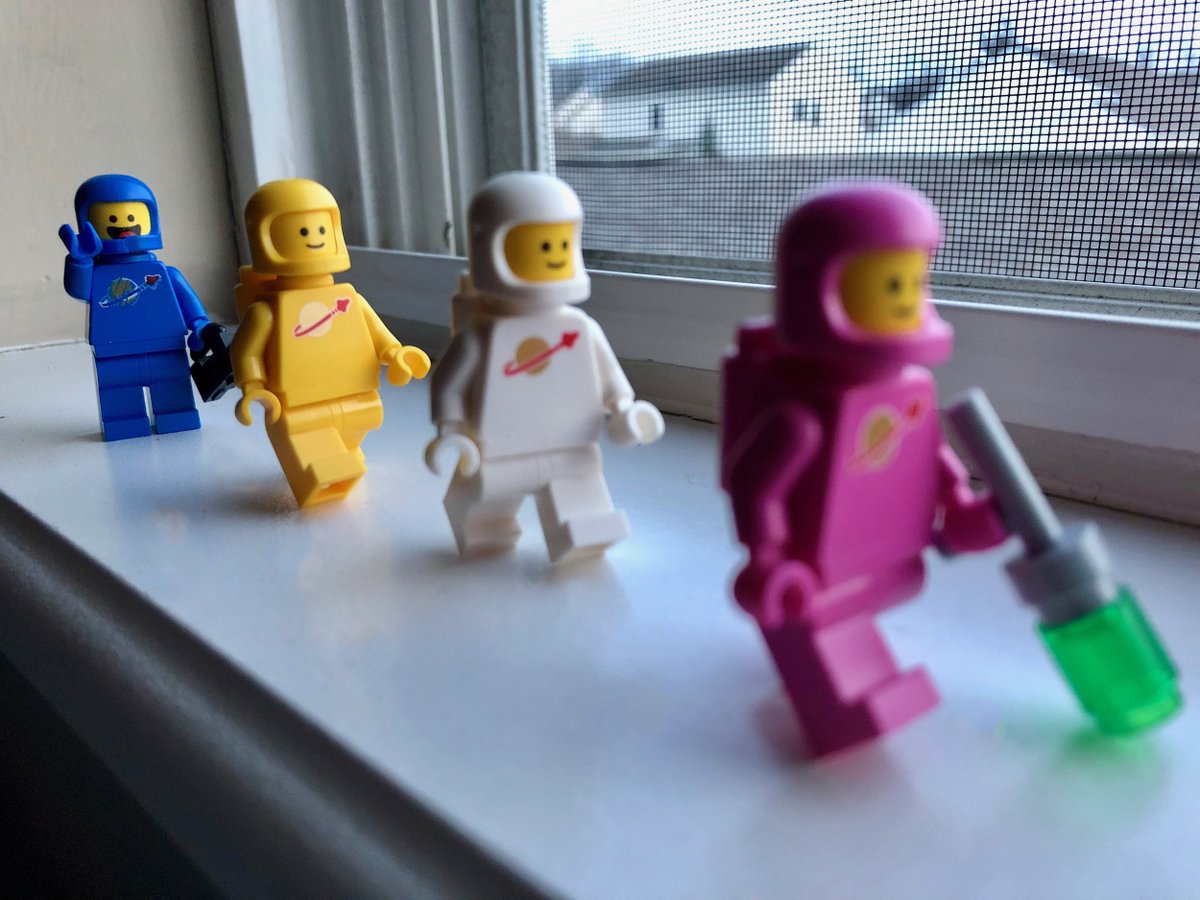 LegoBrickGuy's tweet photo. Benny's Space Squad Strutting in Style https://t.co/rVfGV9OWSR #TheLEGOMovie2 https://t.co/p9fzJViOo1