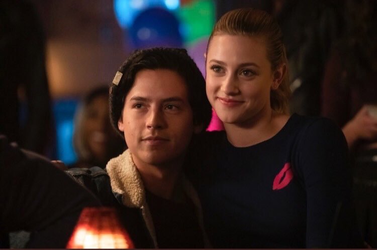 Bughead_Support tweet picture