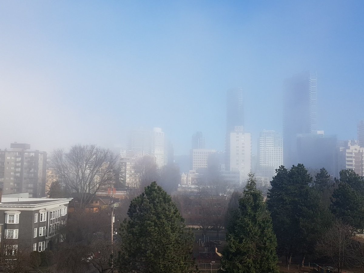 Jovi_BG's tweet photo. Who ordered the fog? #vancouver #yvr https://t.co/7y8jFPnkdt