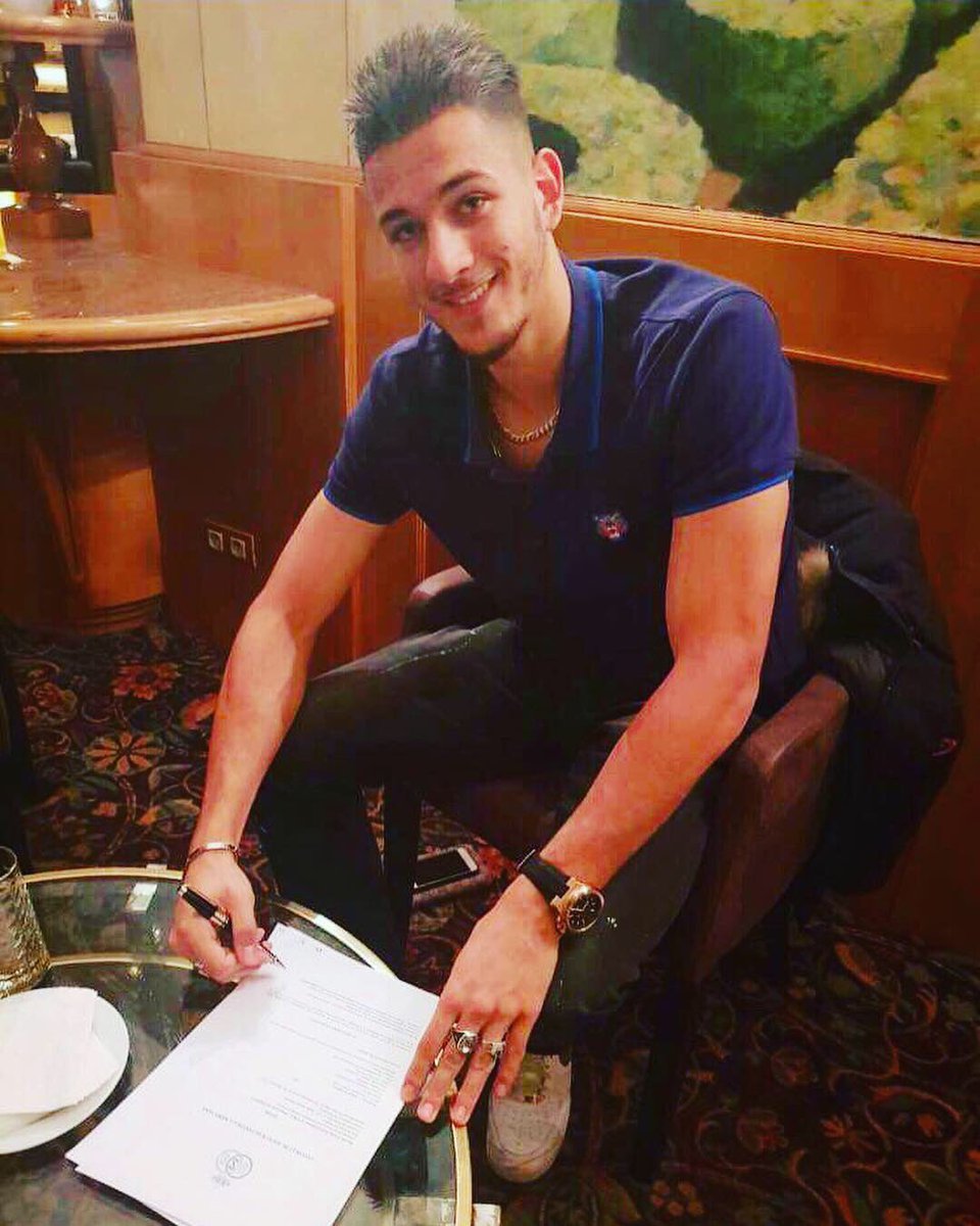IsmaelKandouss's tweet photo. Très heureux de signer mon premier contrat professionnel à l’Union Saint Gilloise pour les 3 prochaines saisons. 🙌🏾📝 https://t.co/JoV6ZsHLaP