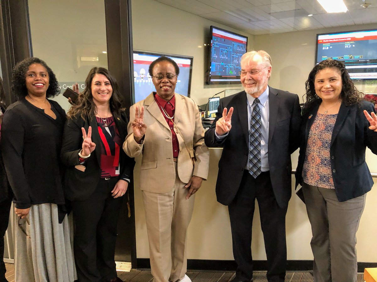 Dr_Wanda_Austin's tweet photo. Great meeting this morning with the staff and leadership of USC Facilities Management Services. Fight On! #TrojanFamily https://t.co/o7gXPoPMQb