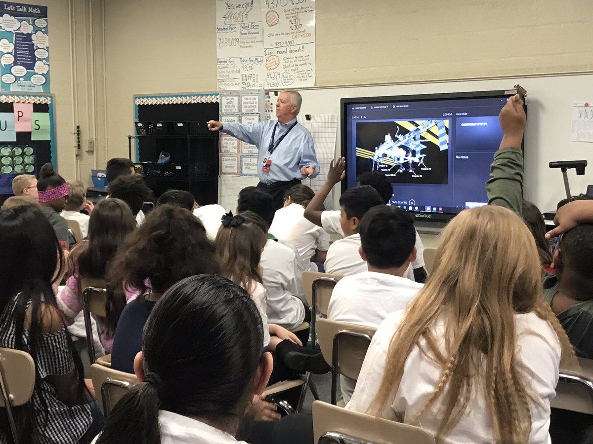 BradleyBobcats's tweet photo. Thank you @JMinTN for sharing your knowledge and experience at the Space Center. Bobcats love learning about Space. #newlearning #knowledgeispower @MCScommunicates https://t.co/mLbupdVXFS