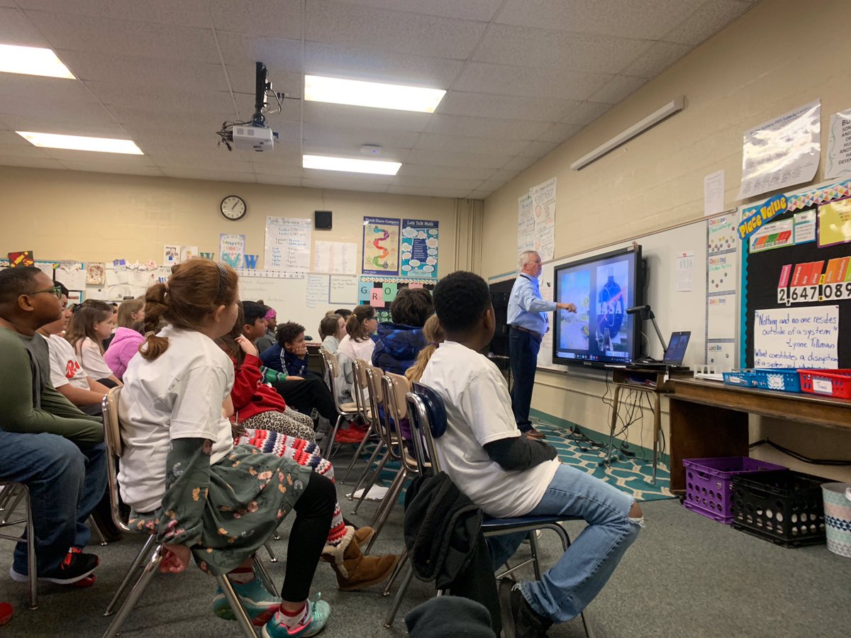 BradleyBobcats's tweet photo. Thank you @JMinTN for sharing your knowledge and experience at the Space Center. Bobcats love learning about Space. #newlearning #knowledgeispower @MCScommunicates https://t.co/mLbupdVXFS
