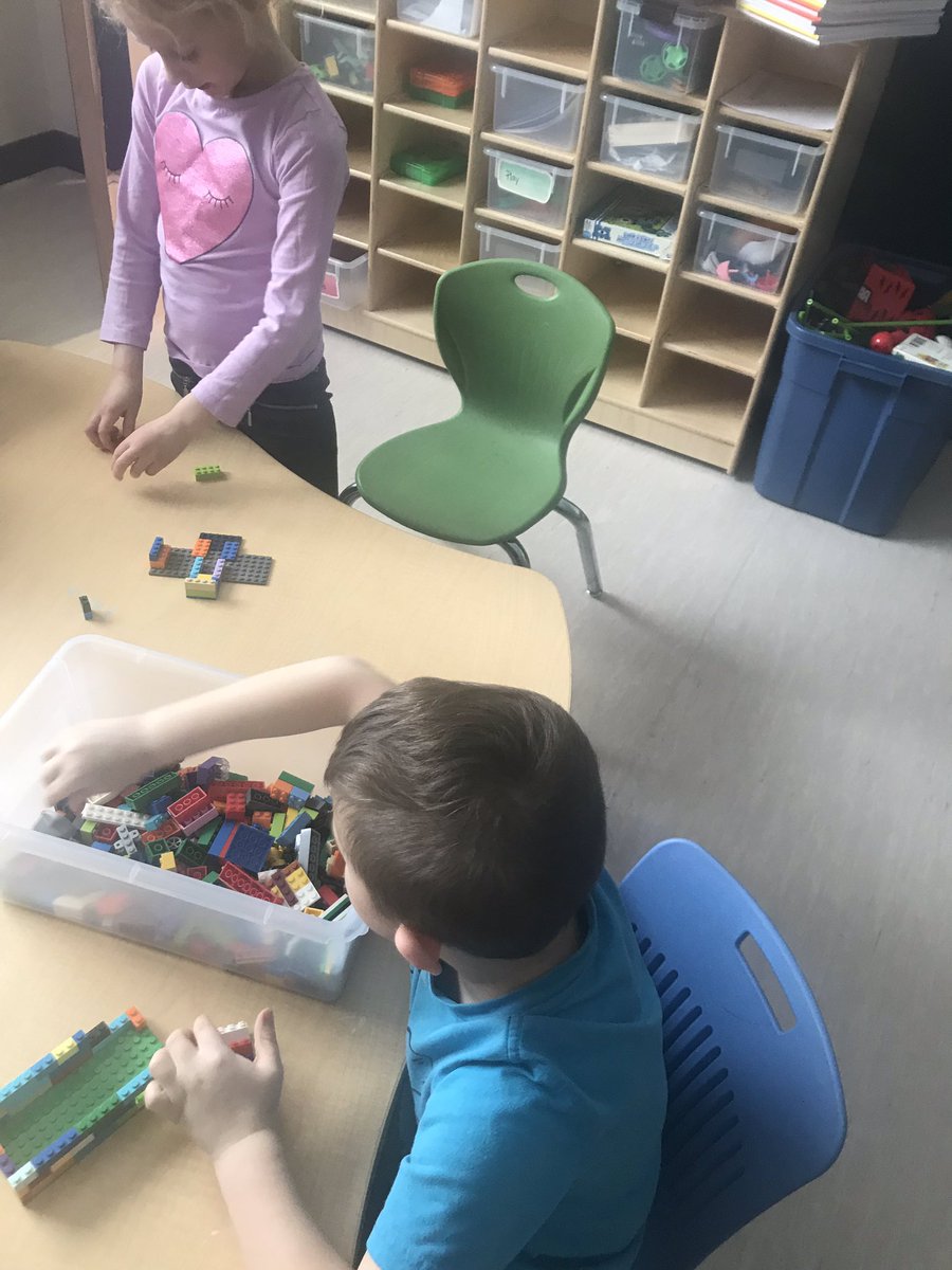 aylwardsam's tweet image. #STEAM time in #KEEP @McNeillyfmpsd today means coding, tangrams, drawing, and building. What would you choose? @FMPSDEarlyLearn #youngprogrammers @kodable @PlayOsmo