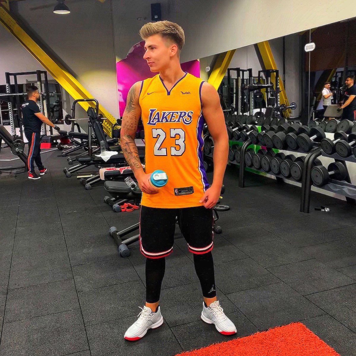 ValeValentino2's tweet photo. Go #Lakers ⚠️ https://t.co/CaRCaNSEvI