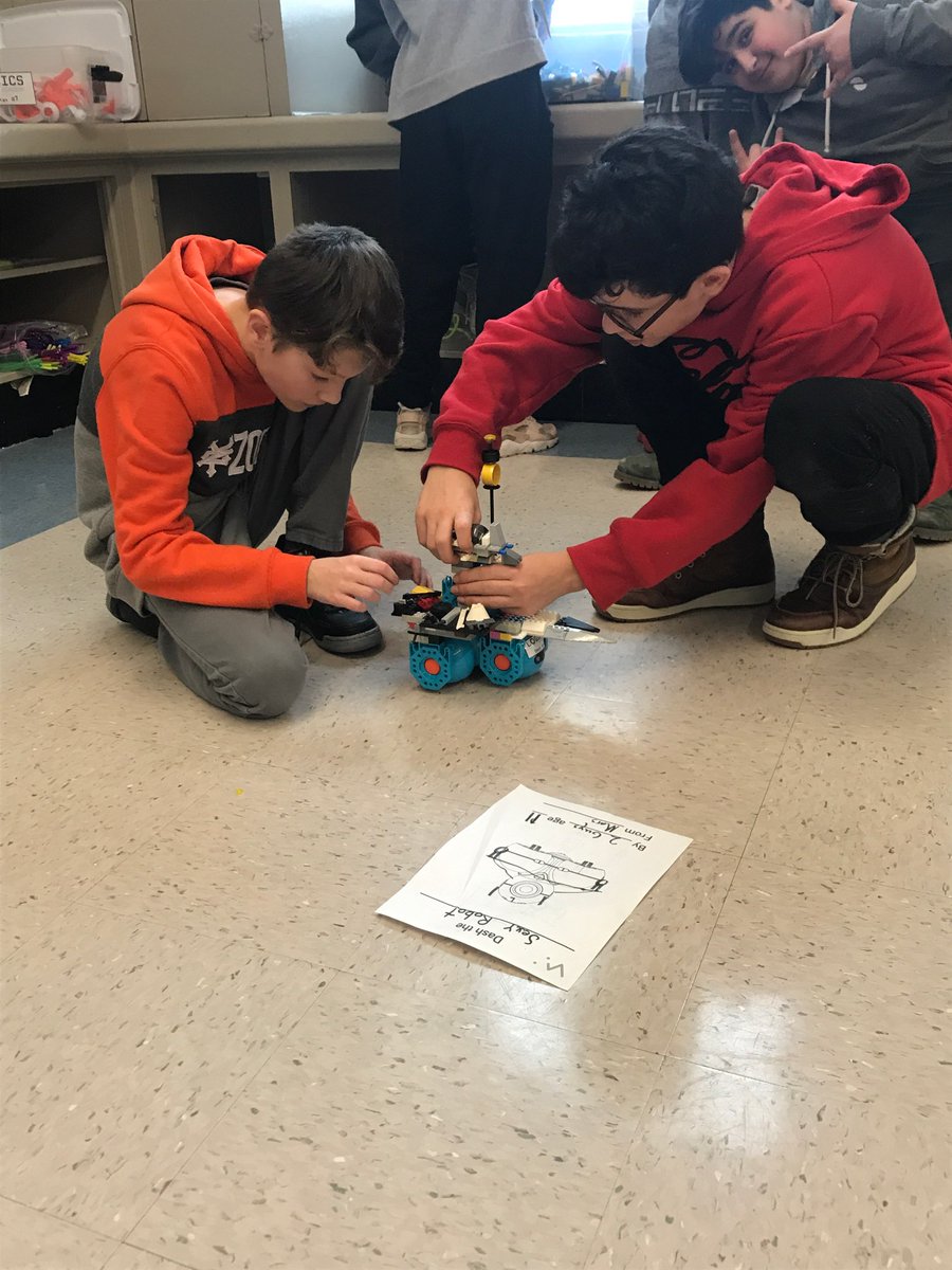 ERHS1947's tweet image. Our Grade 7 Design classes are welcoming @learningcode to their classes this week! #canadalearningcode