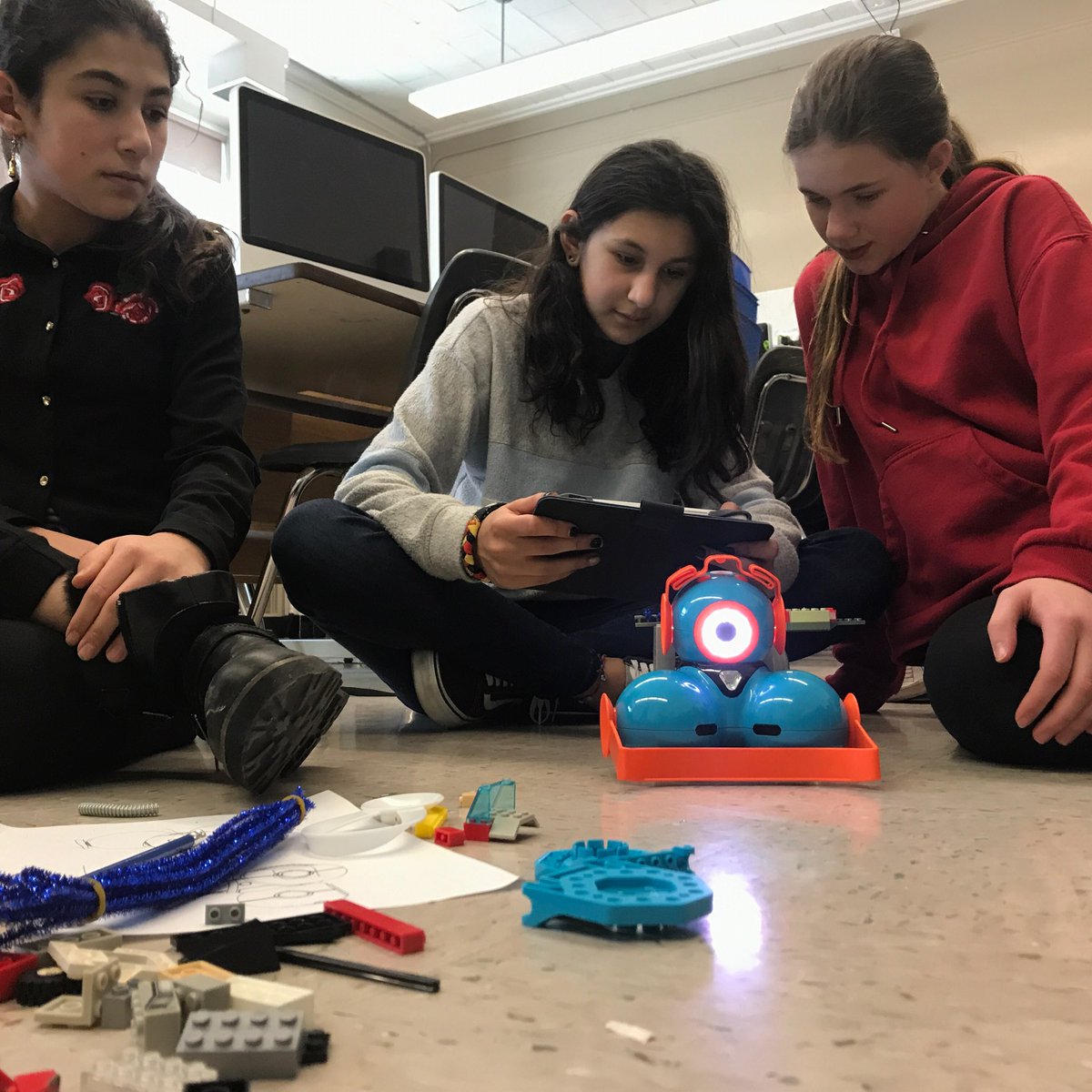 ERHS1947's tweet image. Our Grade 7 Design classes are welcoming @learningcode to their classes this week! #canadalearningcode