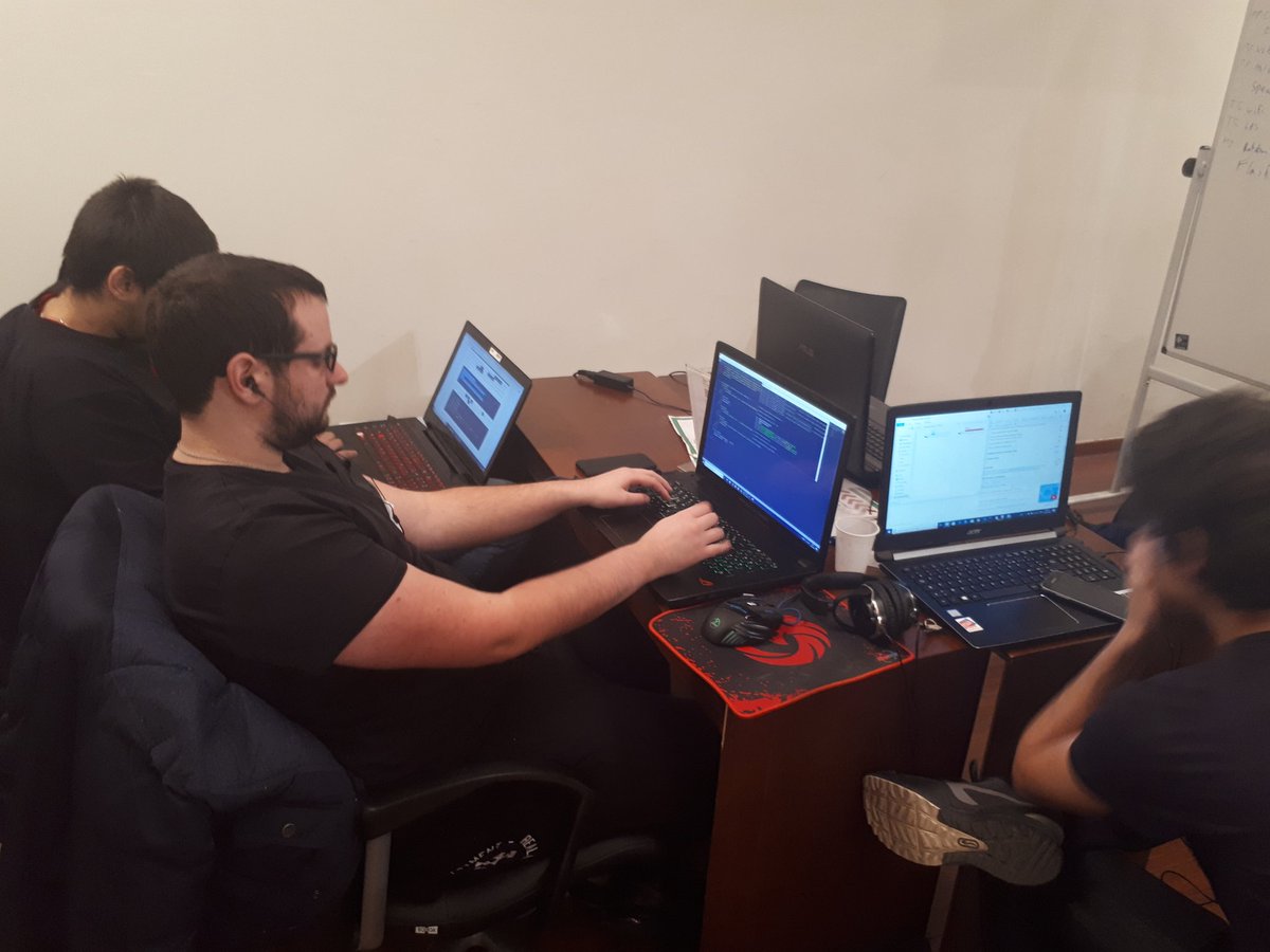 lemediaoffline's tweet photo. #HackathonCodingChallenge2019
Presque 22h et ca continue de bosser !
Courage à eux la nuit va être longue ! https://t.co/Xrp36DdElB