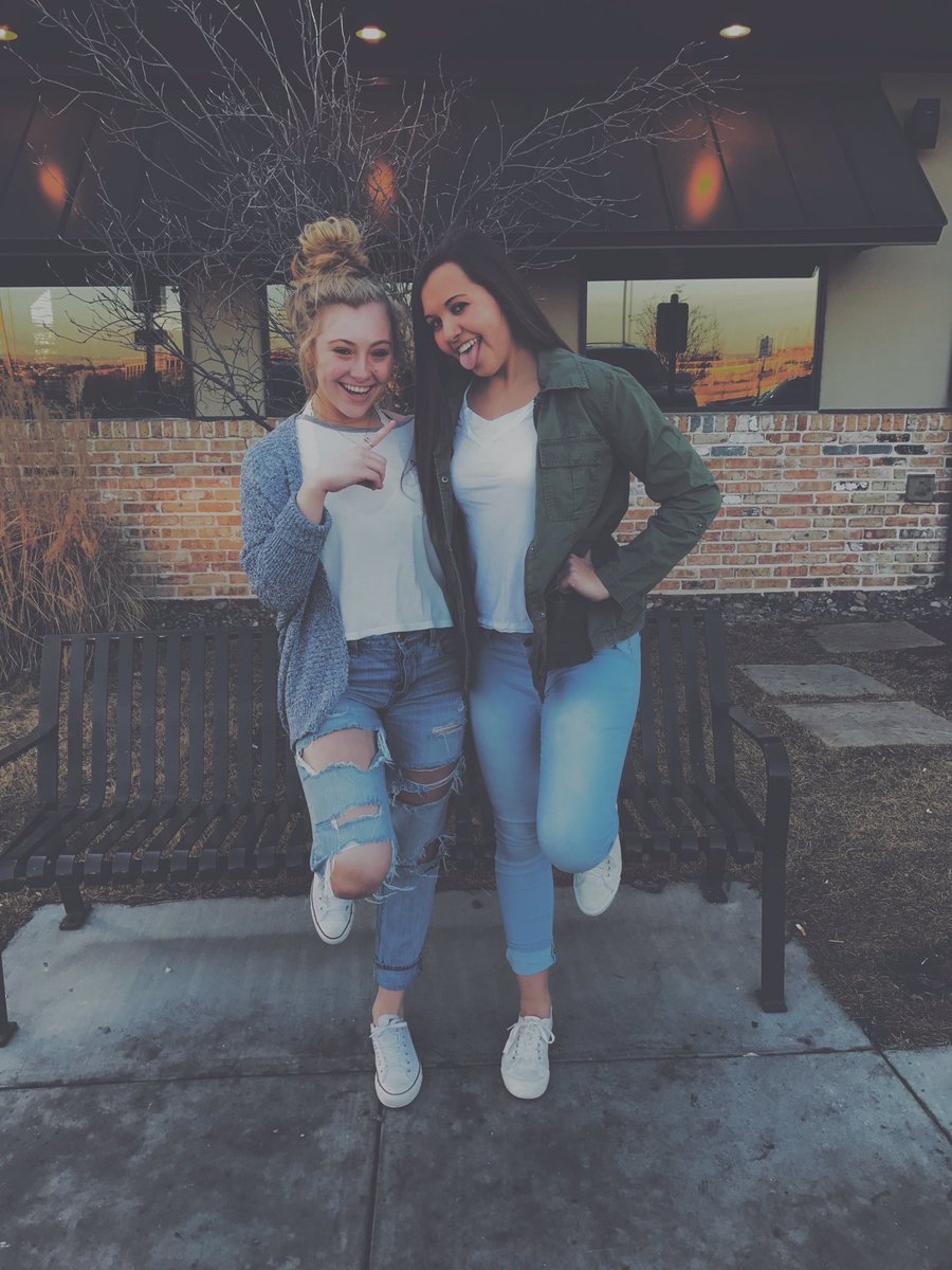 beccalangel's tweet photo. p moore happy birthday luvva🤩🤩you’re one of my all time favorites and i’m so lucky to know ya!!! love you lots honey, thanks for all the memories🥰🥰 live it up today girl @paypagemoore https://t.co/ygzxPNcoYO