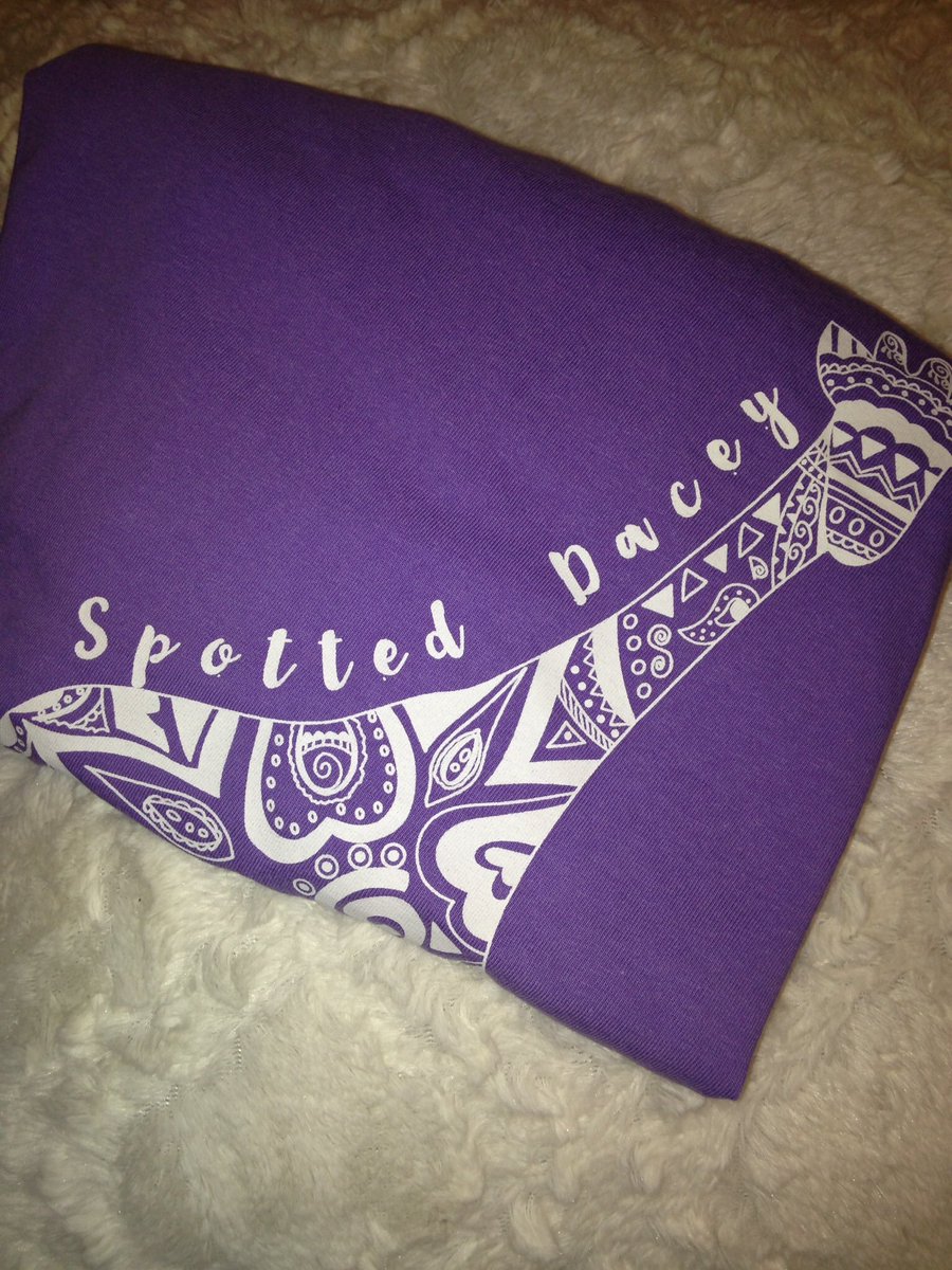 SpottedDacey's tweet photo. SAVE THE GIRAFFES WITH OUR CUTE TEES 😍😍 #SAVETHEGIRAFFES https://t.co/Hv8fZY0m5f