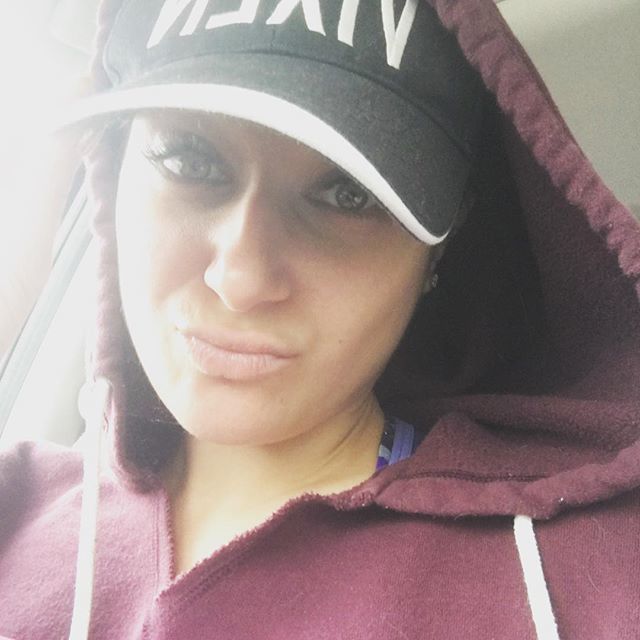jensenpants's tweet image. When it’s rainy AF in #losangeles and you’re apartment hunting in between supporting clients like a bawse.
...
Repping the #vixenarmy + rocking the #nomakeup #athleisure look. 🙏🏼