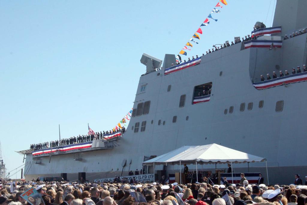 USNavy's tweet image. #OTD 2006: #USSSanAntonio commissioned as lead ship in the #USNavy's #LPD17 class - navy.mil/submit/display… @usnhistory @Ron_Nirenberg @COSAGOV
