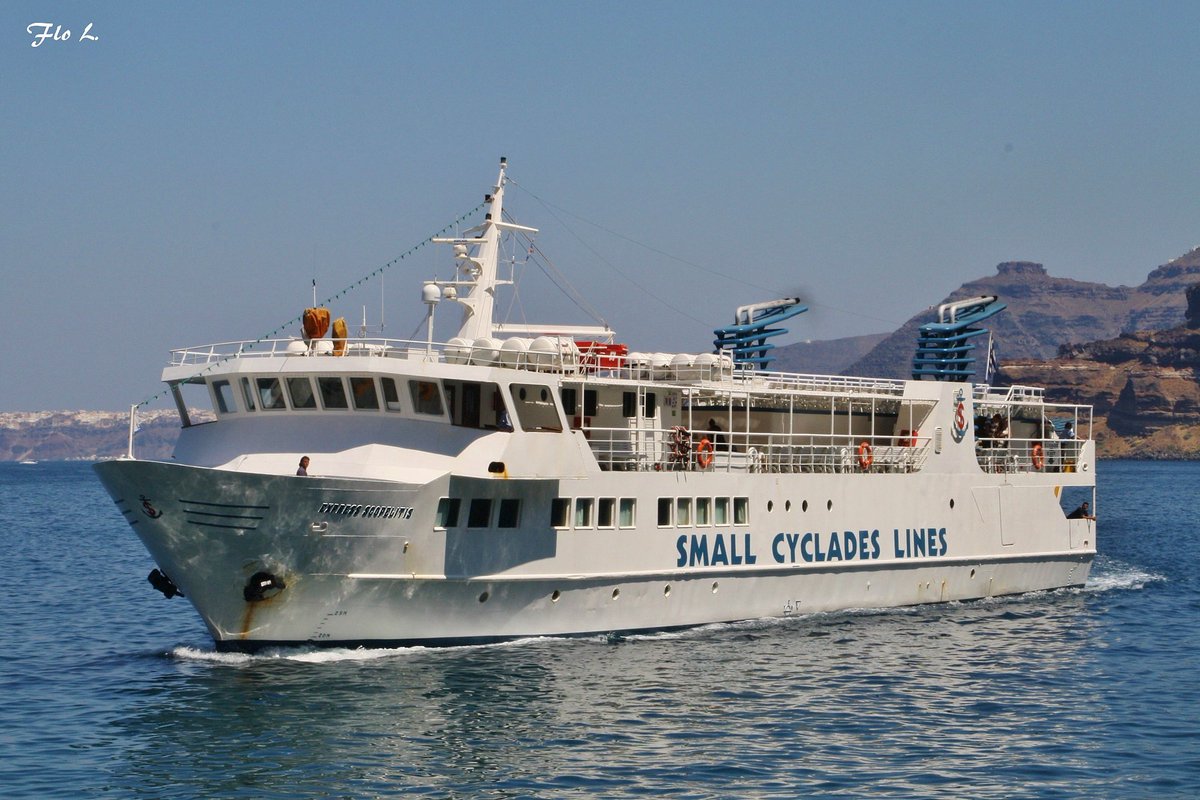 Cyclades cult ferry... The very popular F/B EXPRESS SKOPELITS arriving at #Santorini, 06/2011. Reliably she's linking even the smallest #Cylades islands...

Ship's details: marinetraffic.com/en/ais/details…

#ExpressSkopelitis #SmallCycladesLines #GreekFerries #Ships #Shipping #ShipsInPics