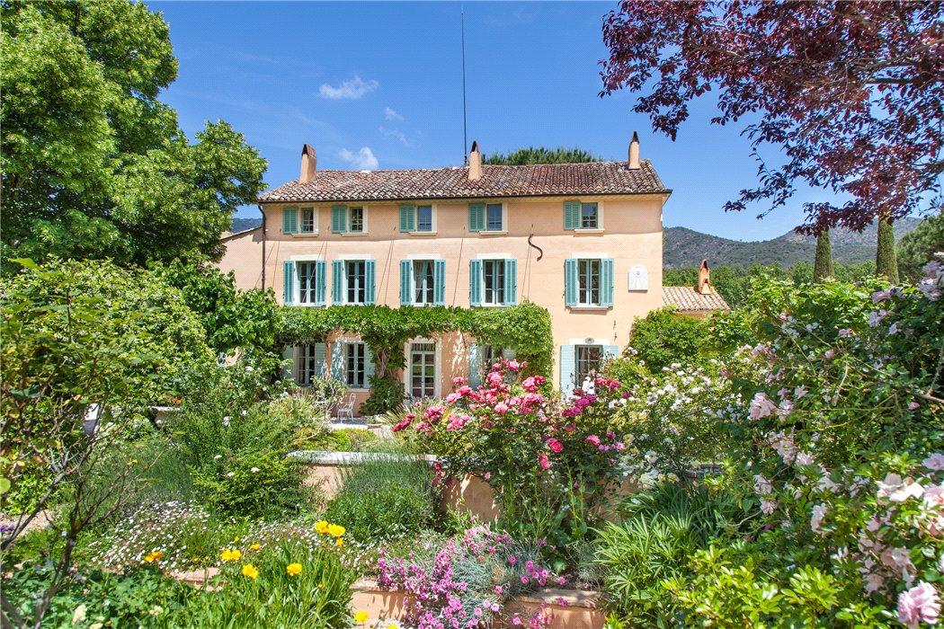 knightfrank's tweet photo. Situated in a pretty valley in the #Lavandou region to the south of the St Tropez peninsula, this wonderfully appointed #house sits amid enviable grounds to create a truly magnificent Provencal estate. VIEW more here: https://t.co/SYgKdzRIhN #FrenchView https://t.co/BMlfBDbe6K